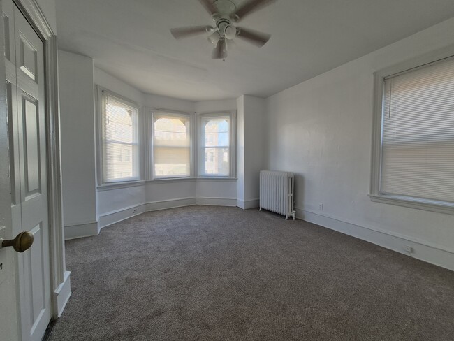 Photo - 20 S 61st St Unidad 1