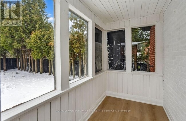 Photo - 150 Brucedale Ave E