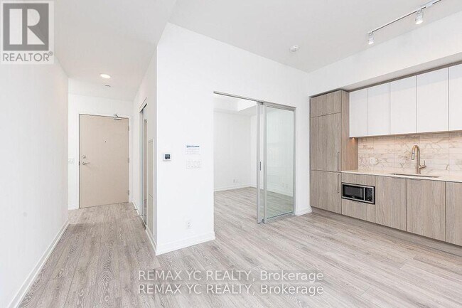 Photo - 2020 Bathurst St Unité 706