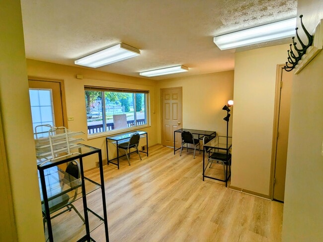 Photo - 950 Irving Ave Unit 950