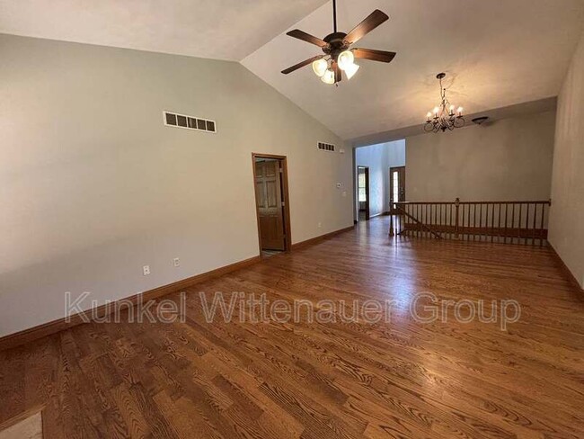 Photo - 88 Oak Pointe Cir