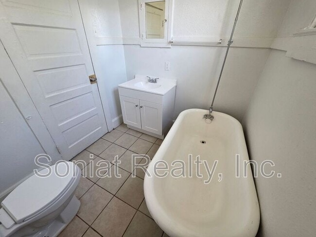 Photo - 2153 Hope St