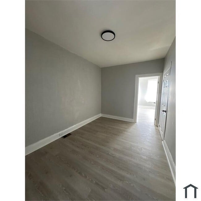 Photo - 1 Bedroom Plus Den House