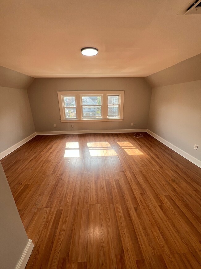 220 Sherman Ave Unit 02