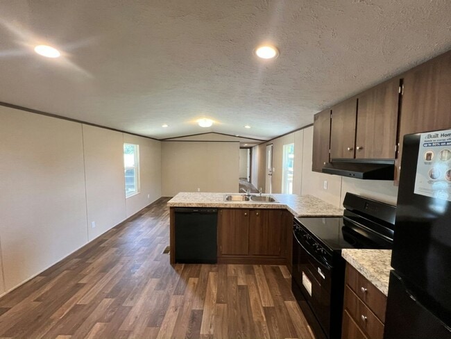 Photo - 35 Tower Manor Cir W