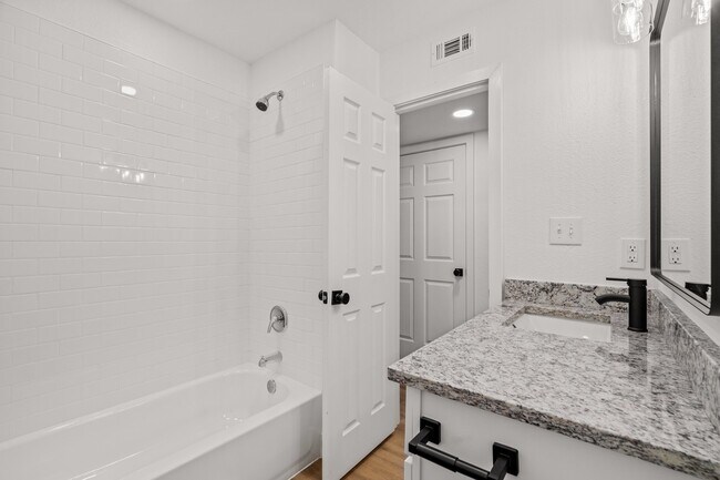 Photo - 125 13th St SE Unidad 204