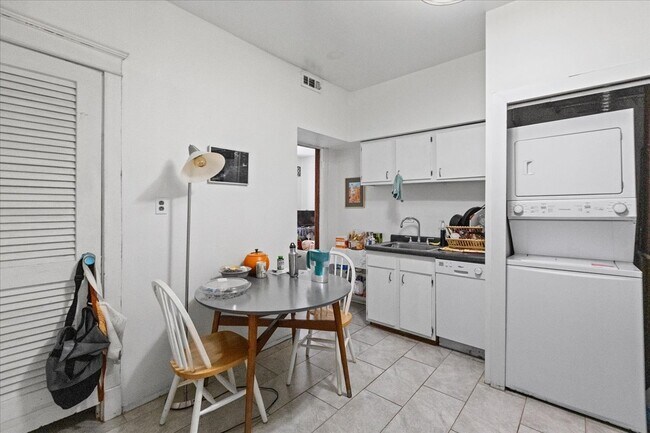 Photo - 4002 N Southport Ave Unit 2