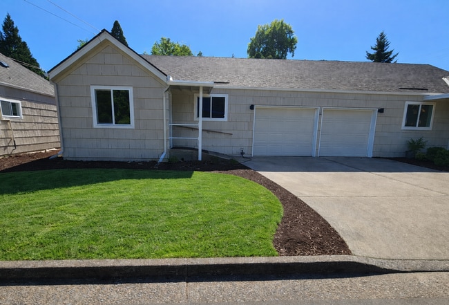 Building Photo - 408-410 SW Elmwood Ave Unit 408