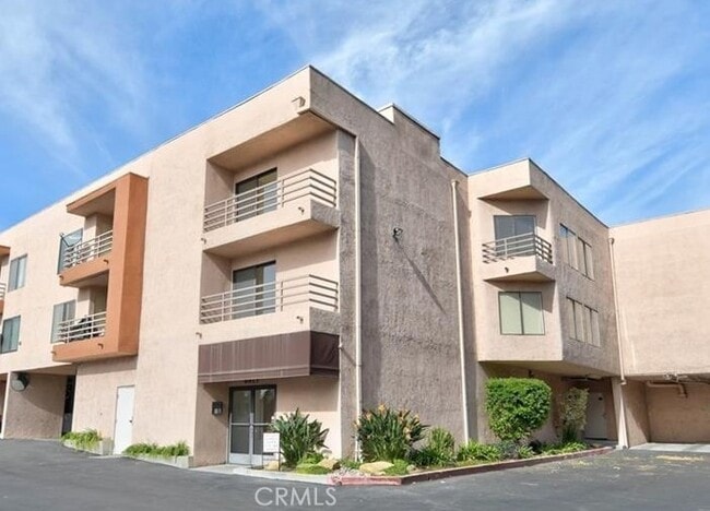 Building Photo - 6815 Remmet Ave Unit 222