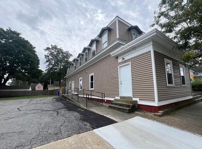 9 Turner Ave Unit 2