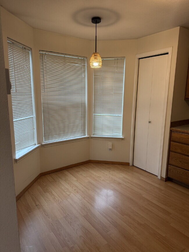 2 Bedroom Townhome in Kent, Available for Immediate Move In