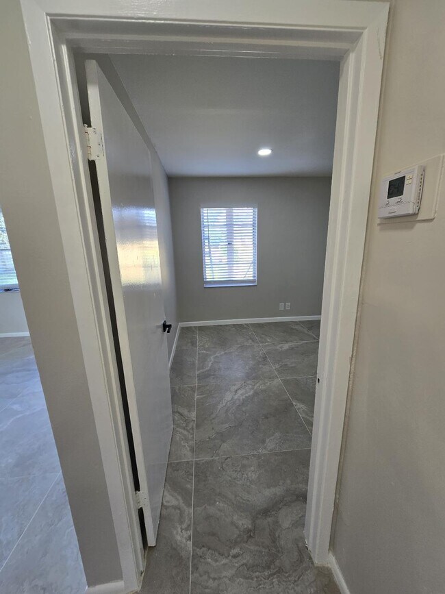 Photo - 4036 Luzon Ave