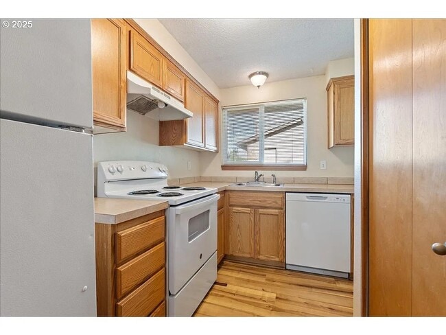 Photo - Lovely Gresham Duplex; Great Location!
