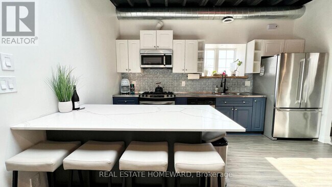 Photo - 1233 Dundas St E