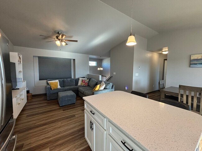 Photo - 4 BED | 3 BATH | SPLIT-FOYER | BOX ELDER Casa