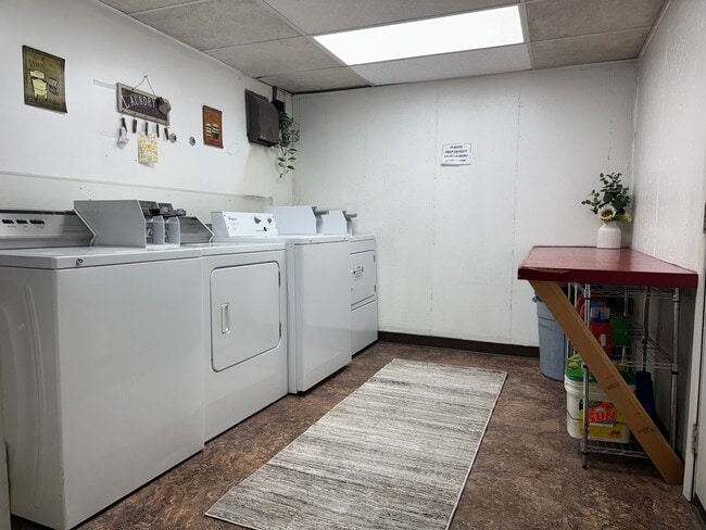 Photo - Fully Remodeled Studio Apartment | All Utilities Included | Great Location Unidad #8