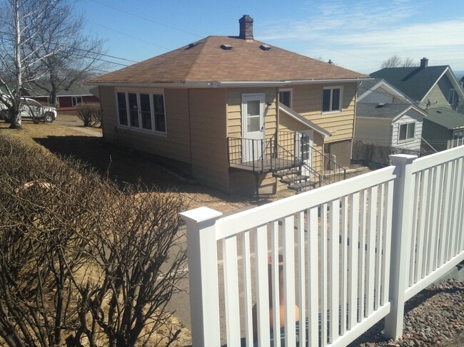 Photo - 529 N 11th Ave W