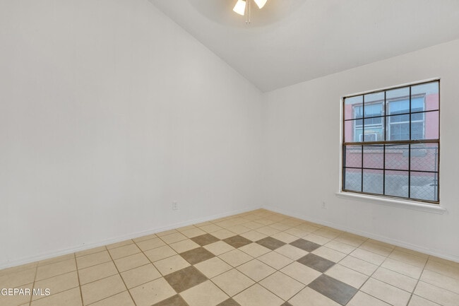Photo - 3700 La Luz Ave