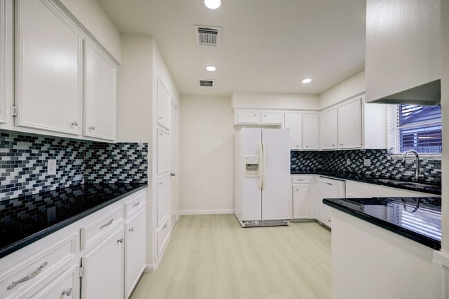 Photo - 5506 Bent Bough Ln