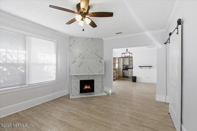 Photo - 533 W 18th St