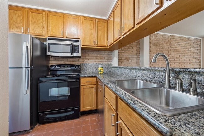 Building Photo - 1205 Autrey St Unit 9