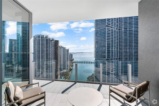 Building Photo - 300 S Biscayne Blvd Unit 2505 Rental