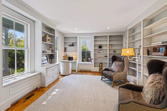 Photo - 135 Meeting House Ln