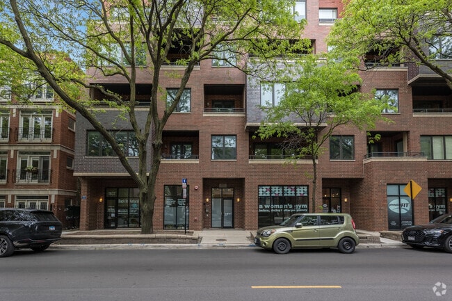 Building Photo - 1937 W Diversey Pkwy Unit 5A Rental