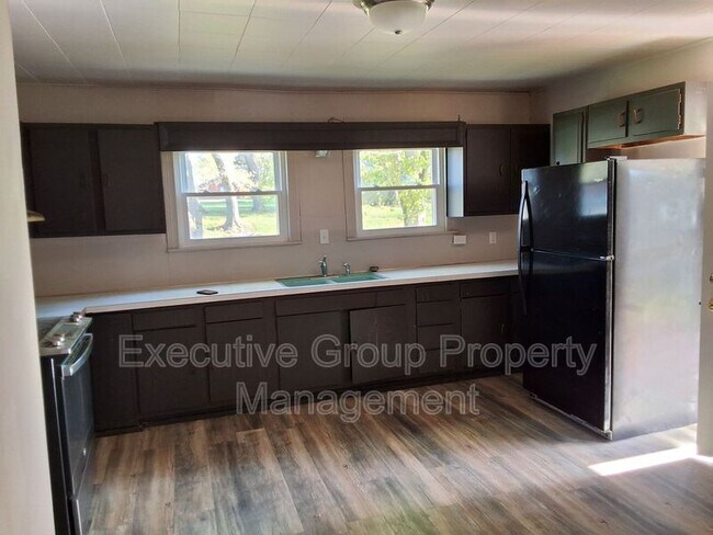 Photo - 746 W Elm Rd