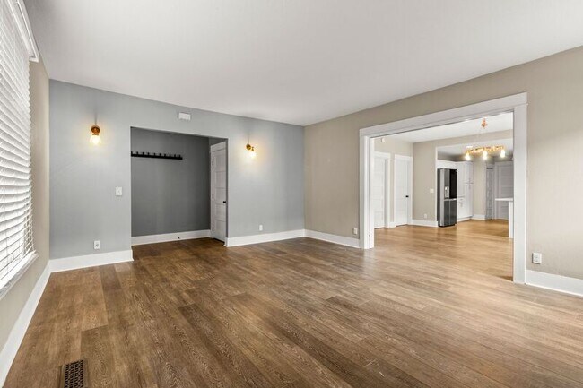 Photo - 5530 N Haight Ave