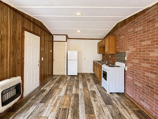 Photo - 108 Campbell Ln