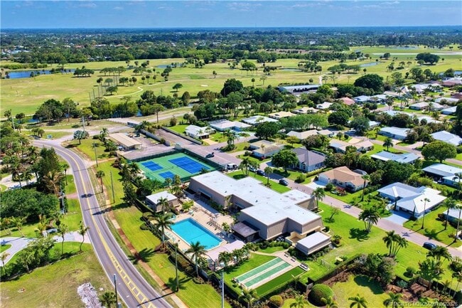 Building Photo - 1800 SE St Lucie Blvd Unit 4-307
