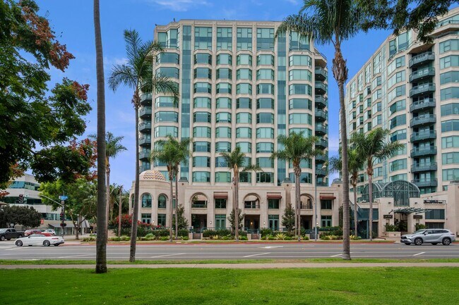 Photo - Exquisite Banker's Hill 3-Bedroom with Dir... Unit #Th03