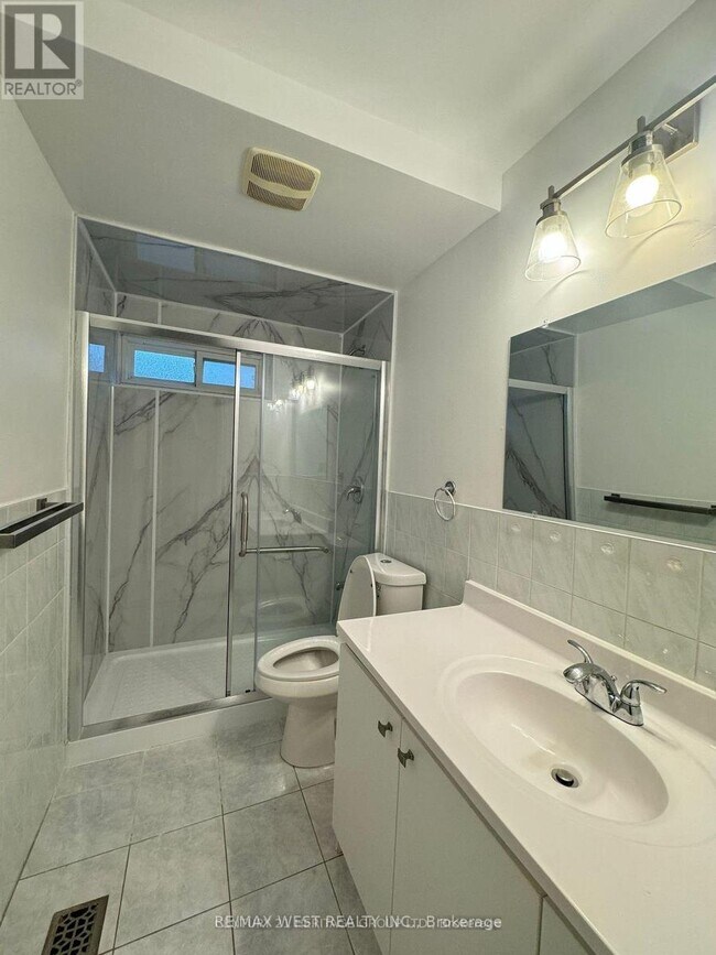 Photo - 22 Axsmith Crescent