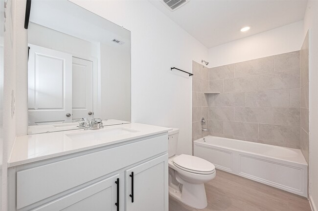 Building Photo - 26615 Coast Redwood Dr