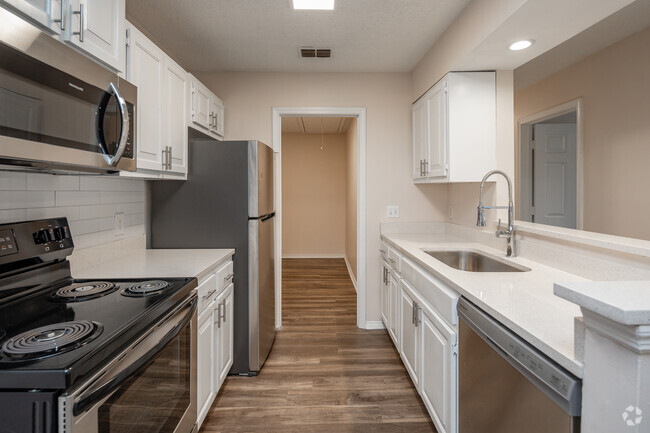 2BR, 1BA - 845SF - Kitchen - Summerfield Apartments