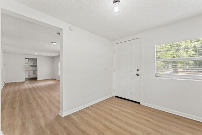 Photo - Renovated 3 Bedroom Home Near Riverside And Avondale