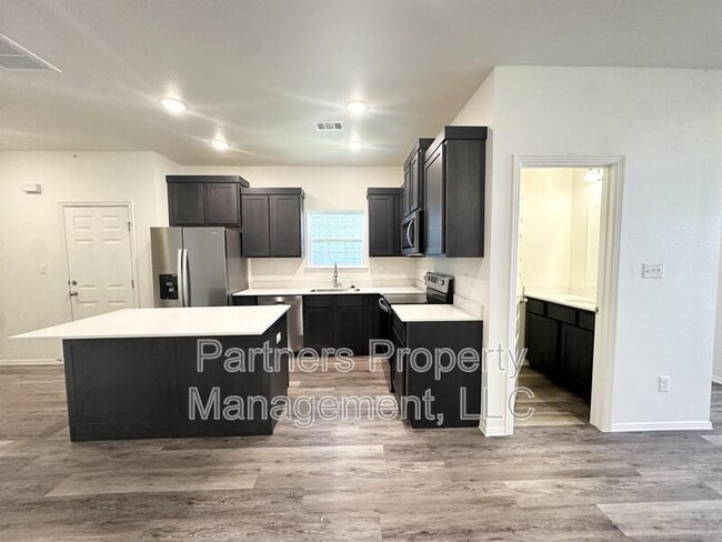 Photo - 986 S Benchmark Ln