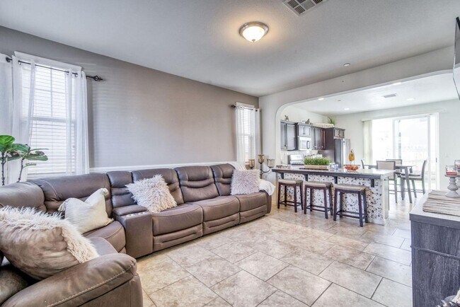 Photo - Beautiful 3/2.5 near Clovis East