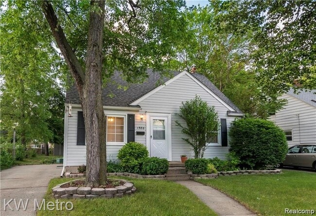 Building Photo - 1586 W Saratoga St