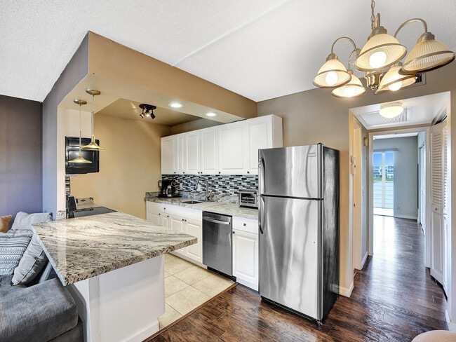 Photo - 3014 Cornwall A