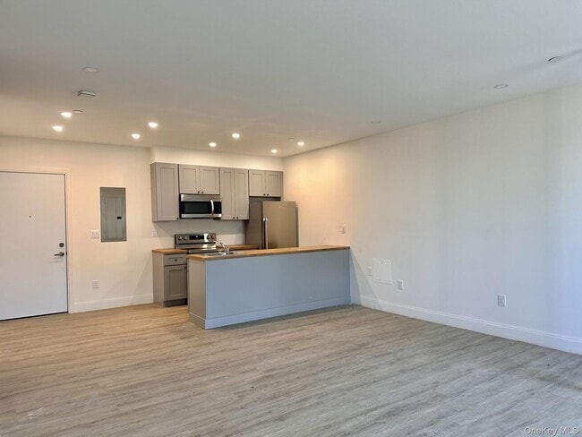 Photo - 362 W Merrick Rd Unit 105