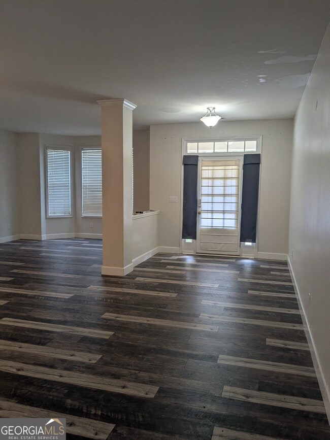 Photo - 137 Village Green Cir