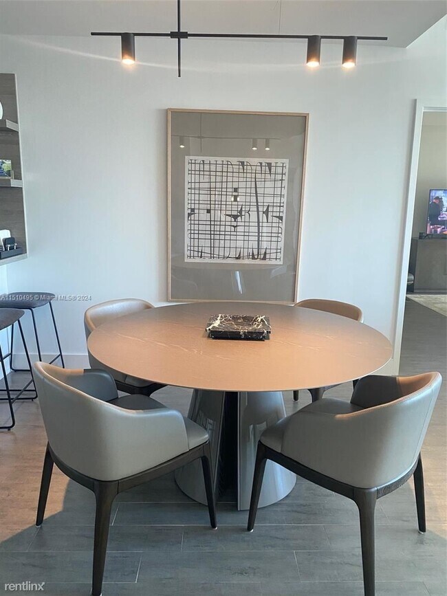 Photo - 3 br, 3 bath House - 400 Sunny Isles Blvd ...