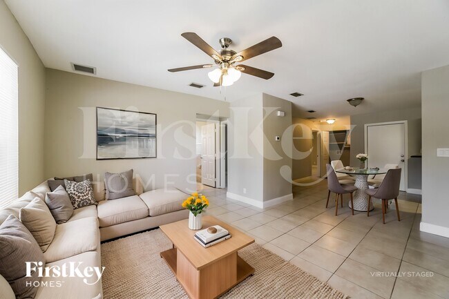 Photo - 341 NE 34th Ct