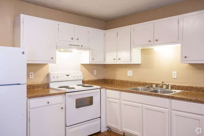 3 BR, 1 BA - 750 SF