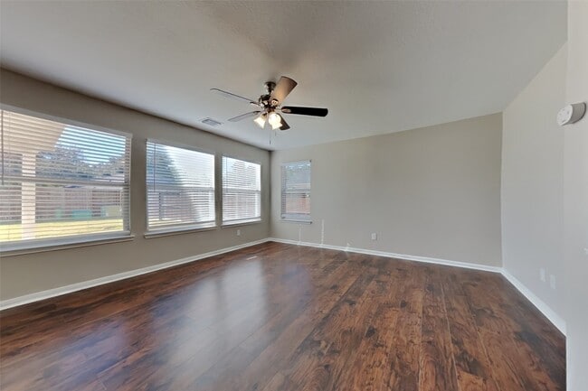 Photo - 32126 Willow Creek Park