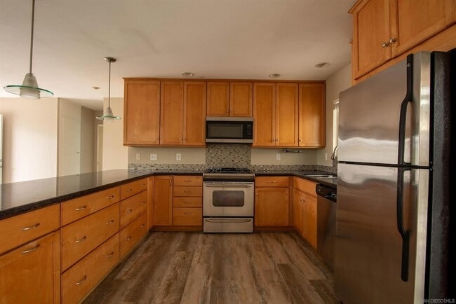 Photo - 4632 Finsen Ave