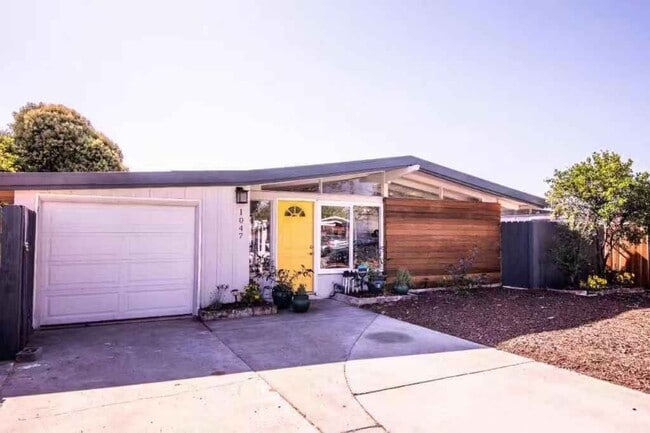 Photo - 1047 Blazingwood Dr