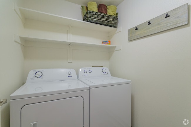 1BR, 1 Loft, 2BA - 1,300 SF - SPRING VILLAS APARTMENTS